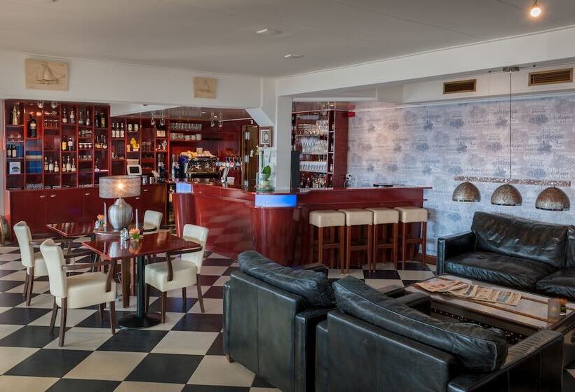 Hotel De Boegschroef