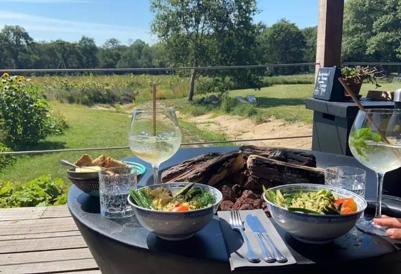 ホテル Ludiek Eten En Slapen