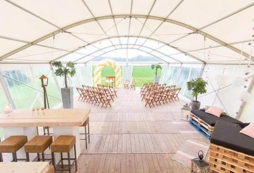 Hotelli Restaurant Het Roode Hert