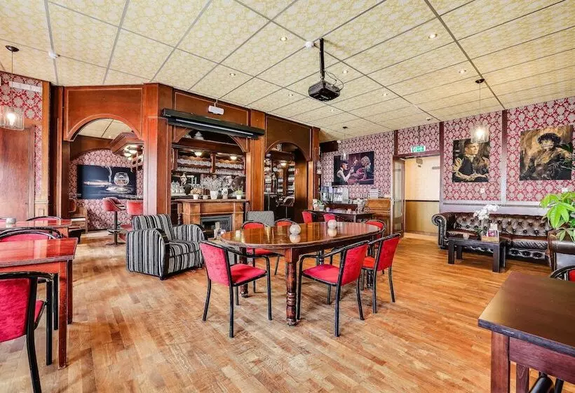 ホテル Restaurant  T Heerenlogement