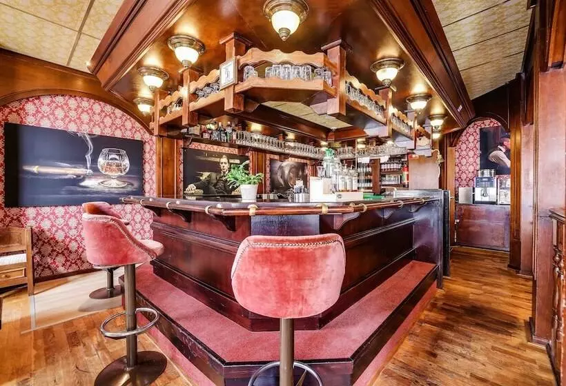 ホテル Restaurant  T Heerenlogement