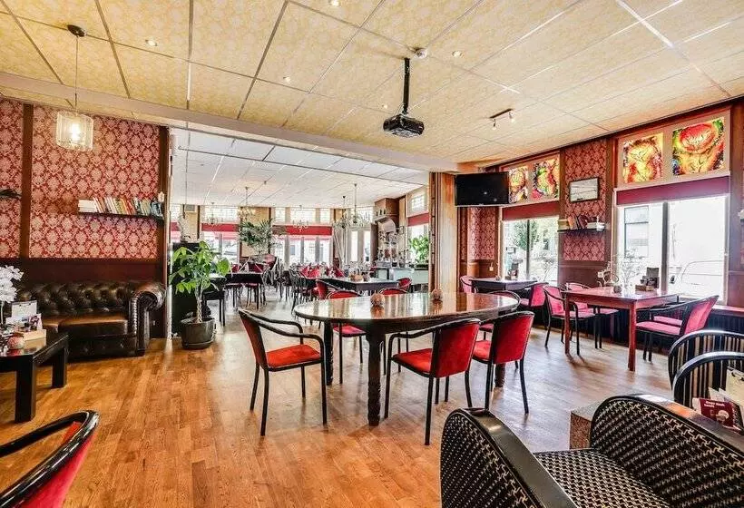 ホテル Restaurant  T Heerenlogement