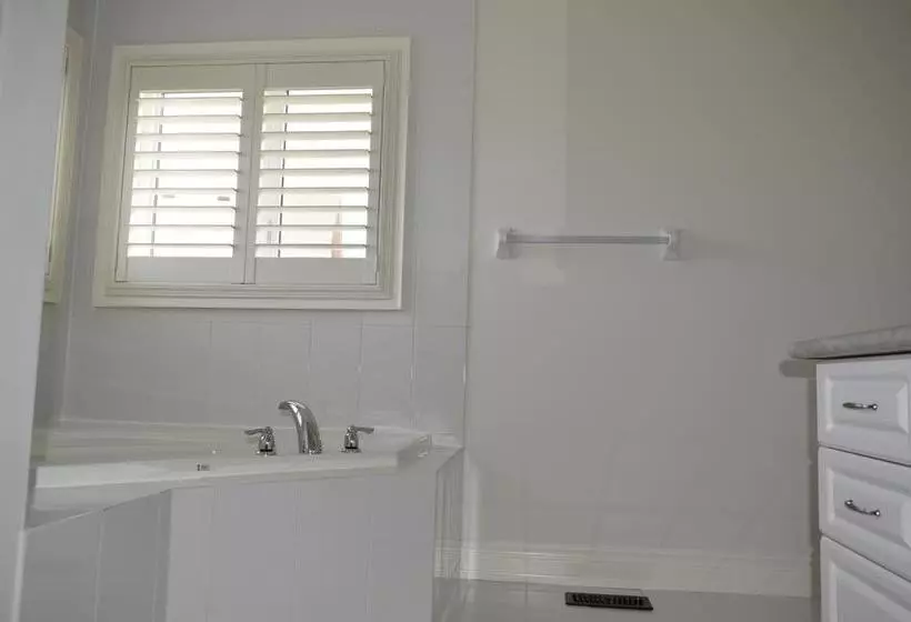Markham Hostel