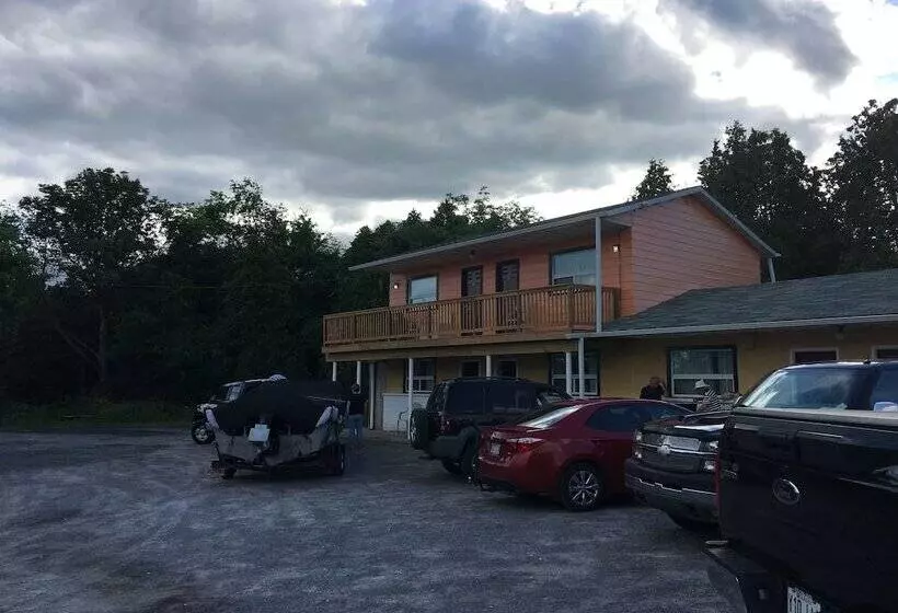 モーテル Knights Inn Cobourg