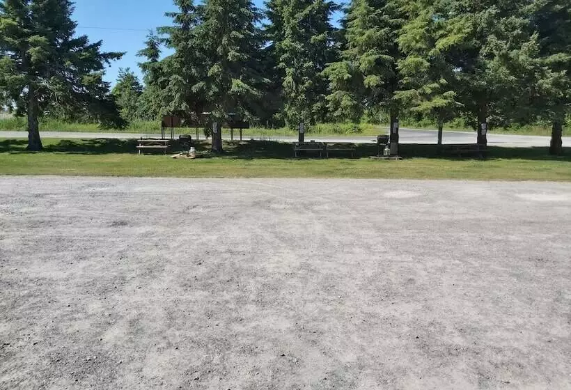 モーテル Knights Inn Cobourg