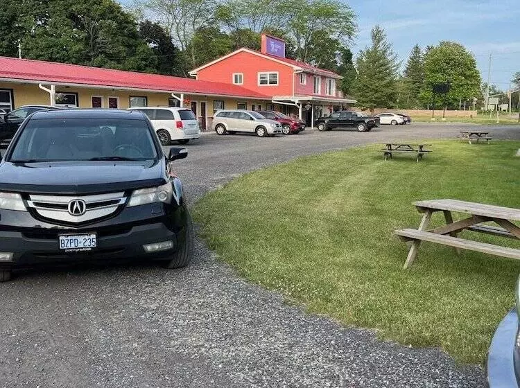 モーテル Knights Inn Cobourg