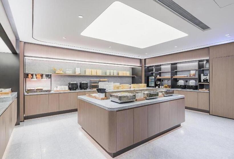 Ji Hotel Shanghai Lujiazui World Plaza