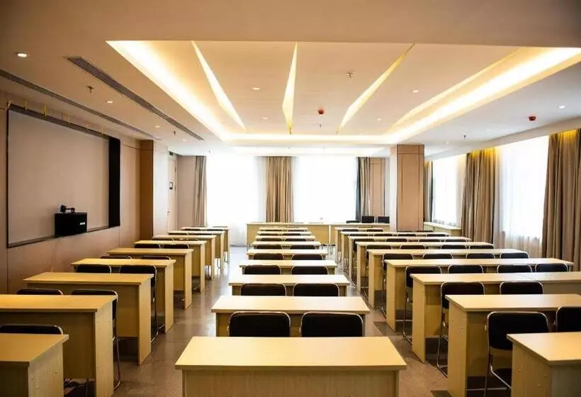 Starway Hotel Lanzhou West Passenger Station North Square