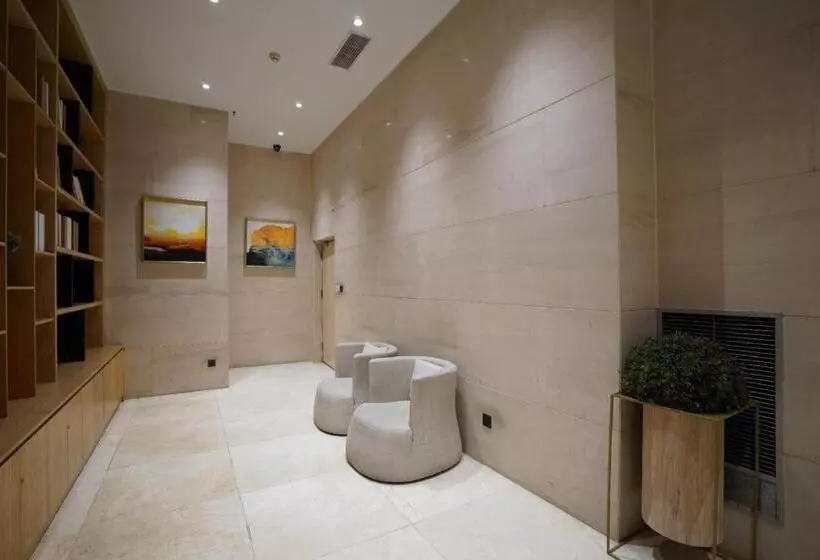 Starway Hotel Yibin Laiyin