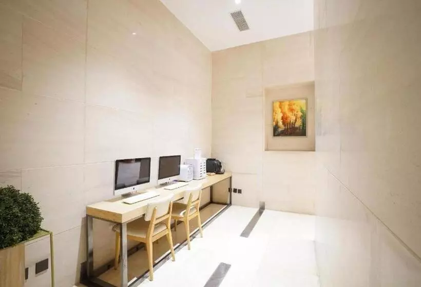 Starway Hotel Yibin Laiyin