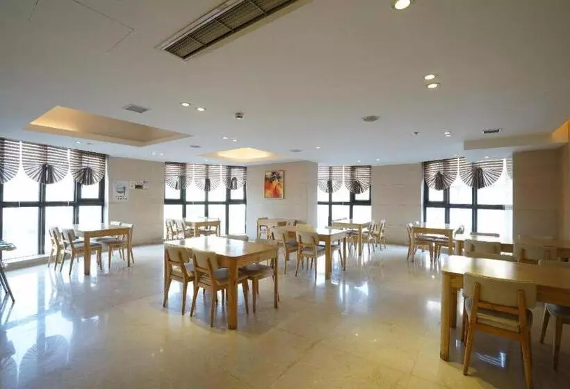 Starway Hotel Yibin Laiyin