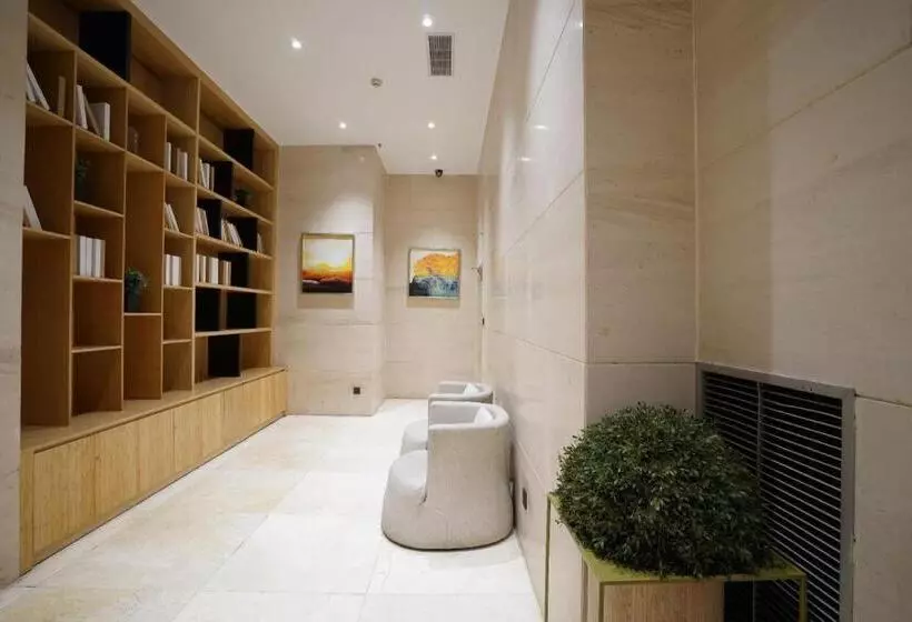 Starway Hotel Yibin Laiyin