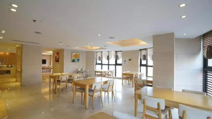 Starway Hotel Yibin Laiyin