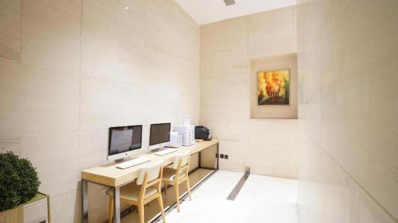 Starway Hotel Yibin Laiyin