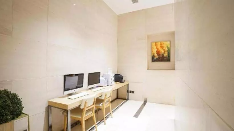 Starway Hotel Yibin Laiyin