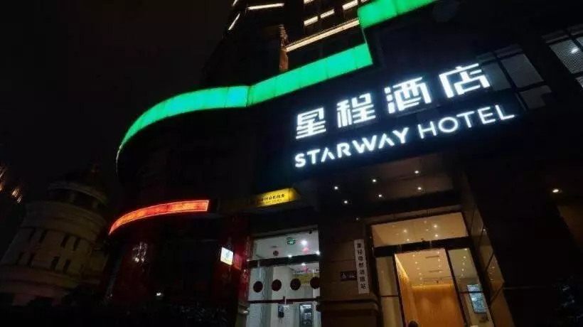 Starway Hotel Yibin Laiyin