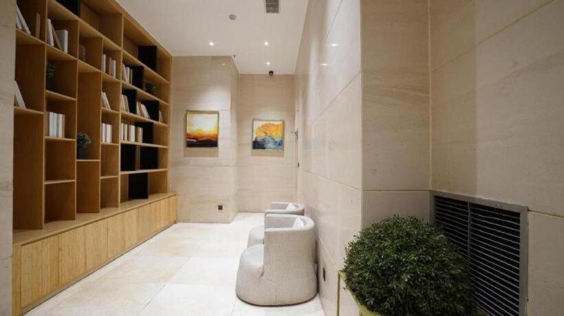 Starway Hotel Yibin Laiyin