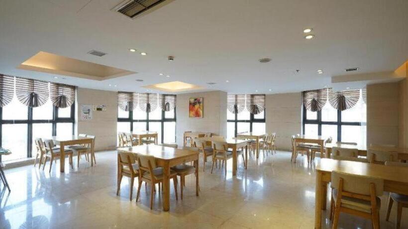 Starway Hotel Yibin Laiyin