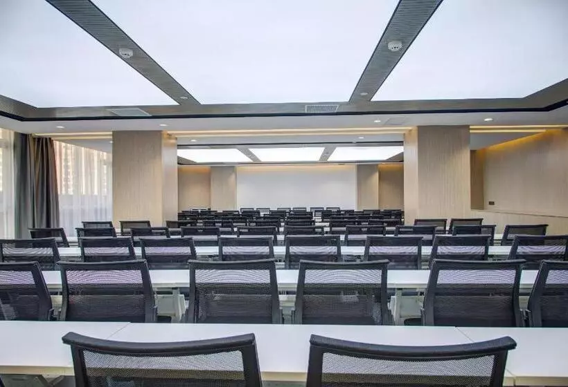 Starway Hotel Zhengzhou Xingyang New Area