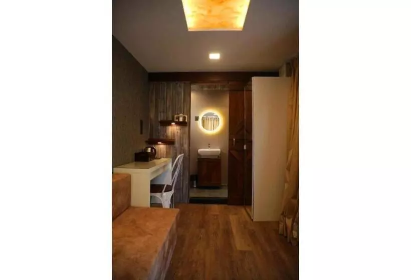 Hotelli Out Of Box Living Kashid,murud