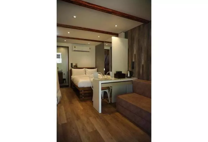 Hotelli Out Of Box Living Kashid,murud