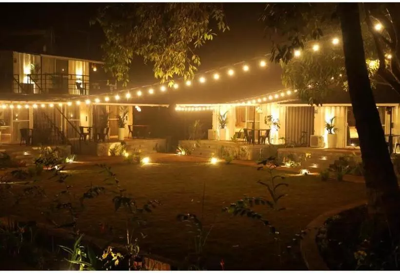 Hotelli Out Of Box Living Kashid,murud