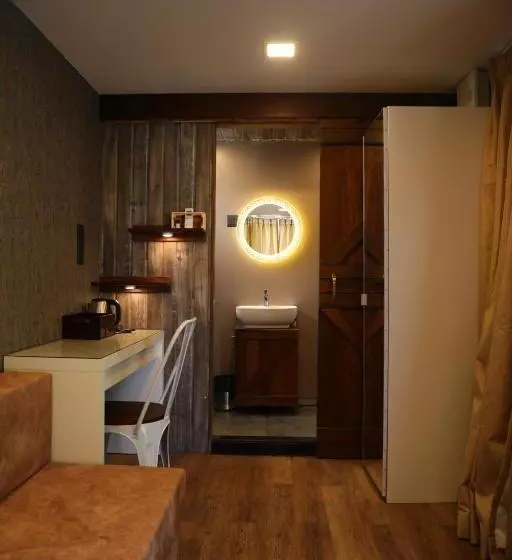 Hotelli Out Of Box Living Kashid,murud