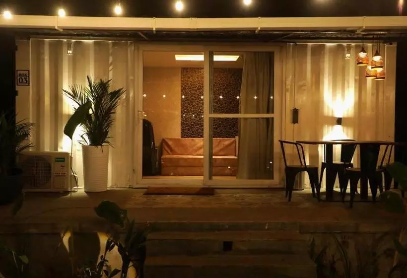 Hotelli Out Of Box Living Kashid,murud