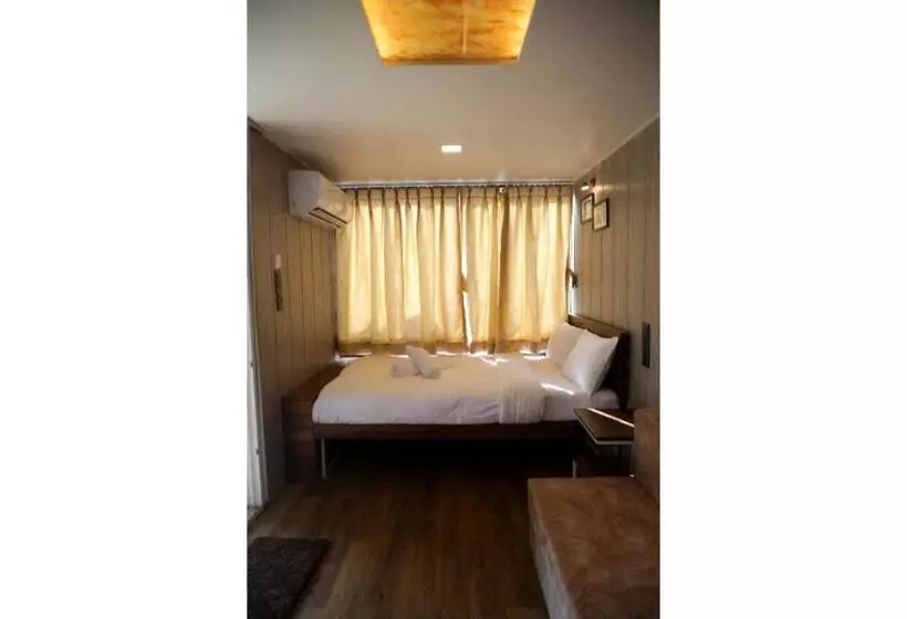 Hotelli Out Of Box Living Kashid,murud