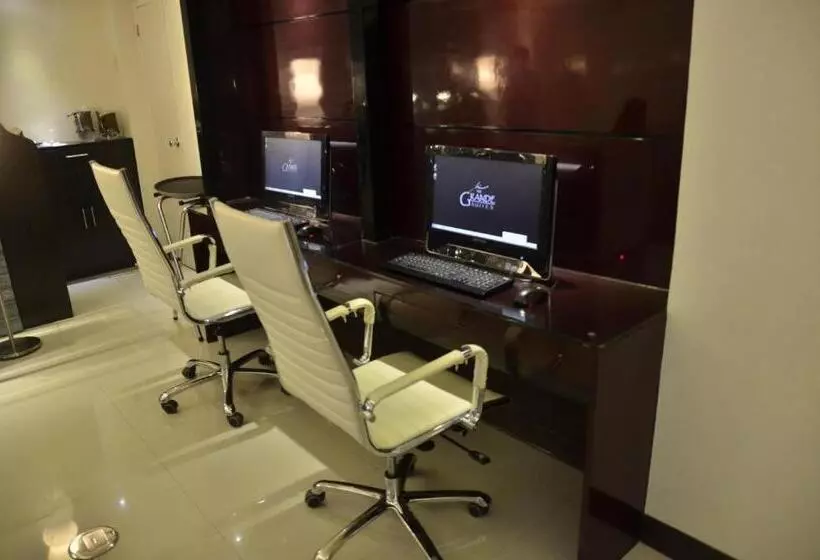 Hotelli The Grande Suites