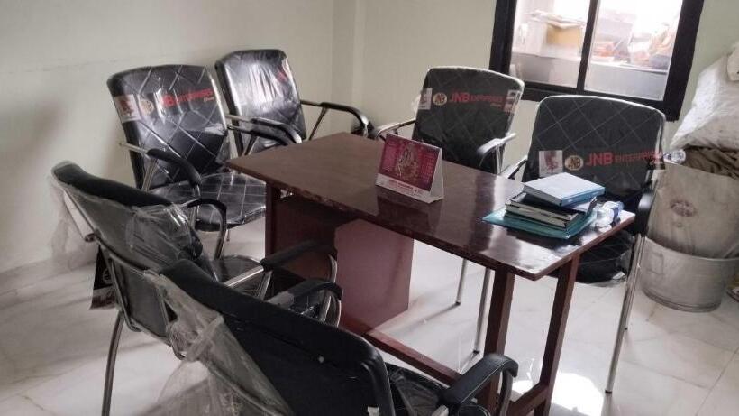 בית מלון כפרי O Rk Palace