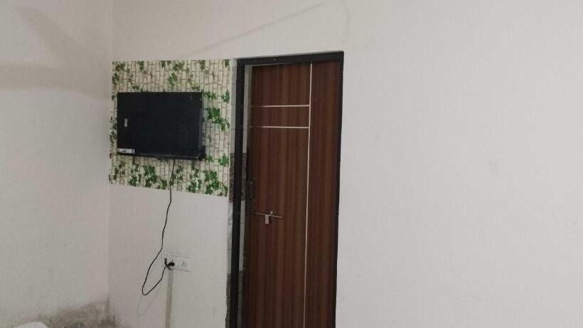 בית מלון כפרי O Rk Palace