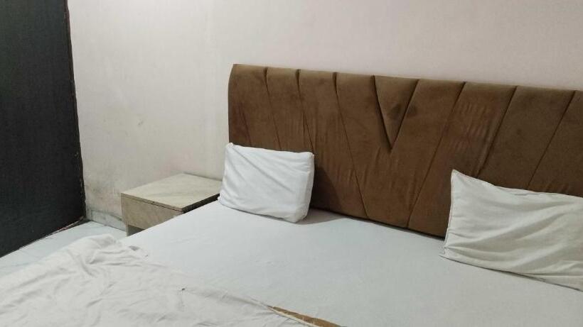 בית מלון כפרי O Rk Palace