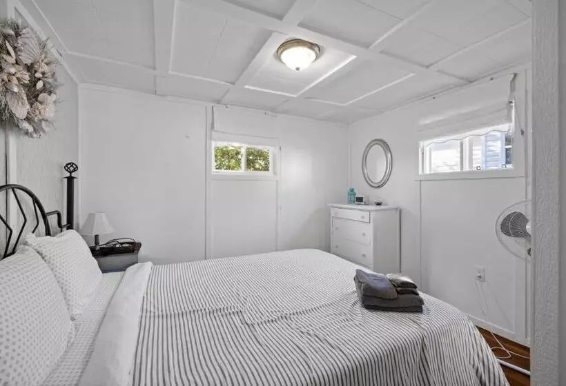 Majatalo Beach Trees Cottages