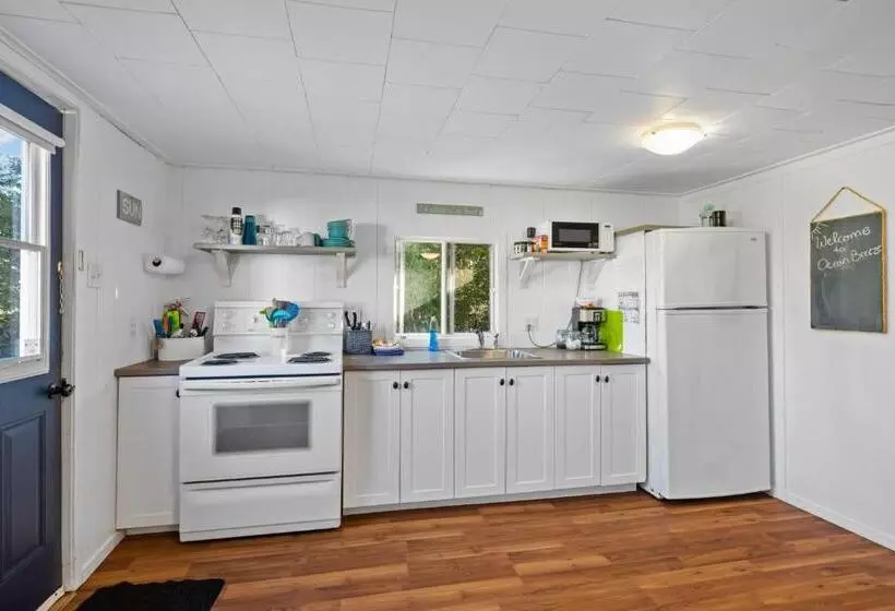 Majatalo Beach Trees Cottages