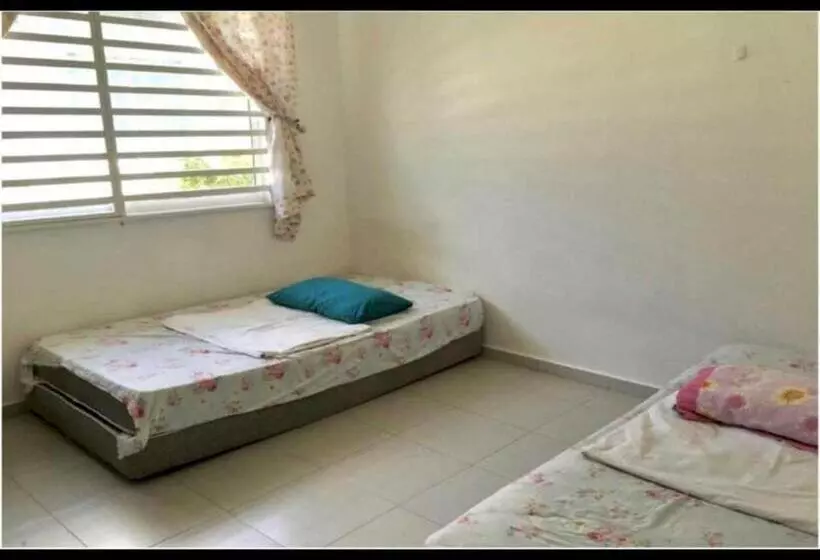 ペンション Oyo Home 90977 Azzinki Homestay