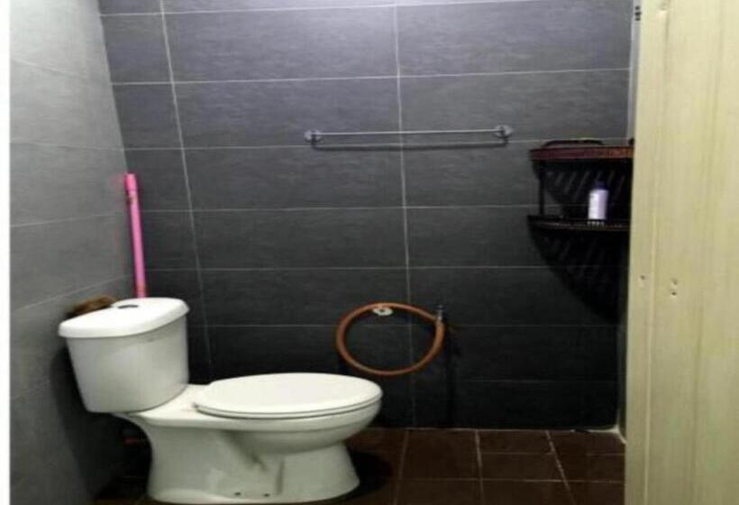 بنسيون Oyo Home 90977 Azzinki Homestay