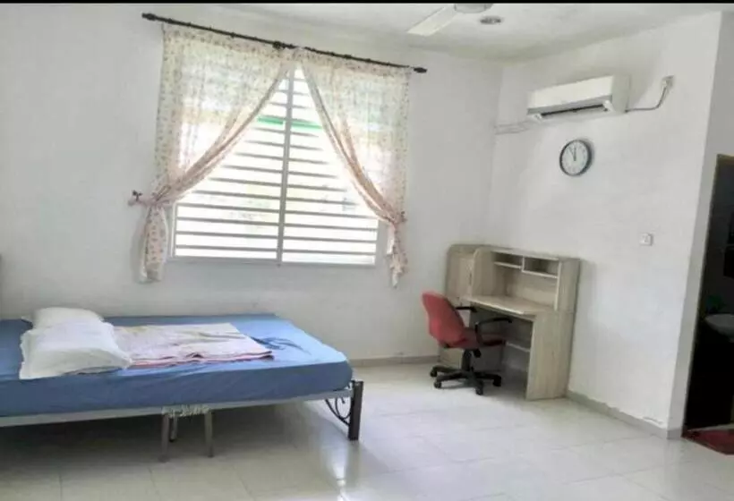 ペンション Oyo Home 90977 Azzinki Homestay