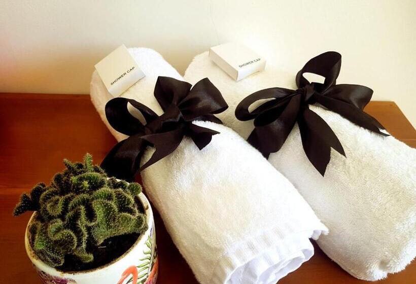 Phoenix Bed And Breakfast 9