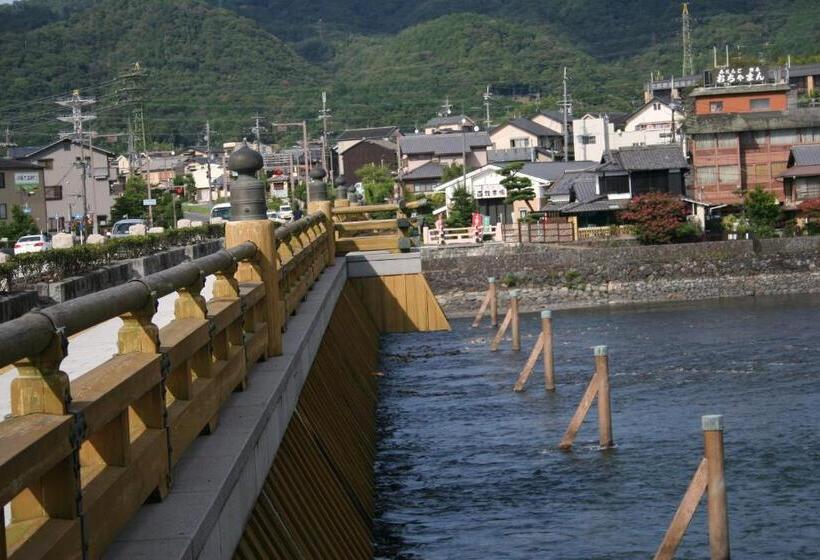 Albergue Travellersdou Kirinya