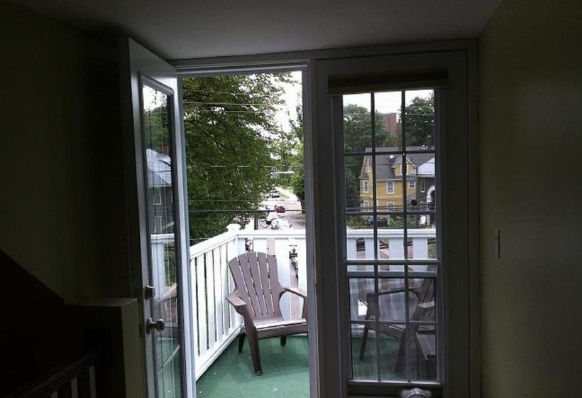 Colonial Charm Inn Bed & Breakfast