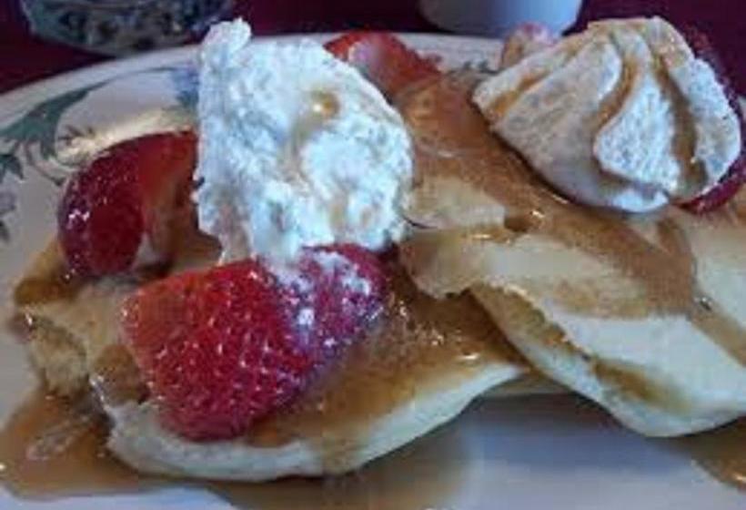 Colonial Charm Inn Bed & Breakfast