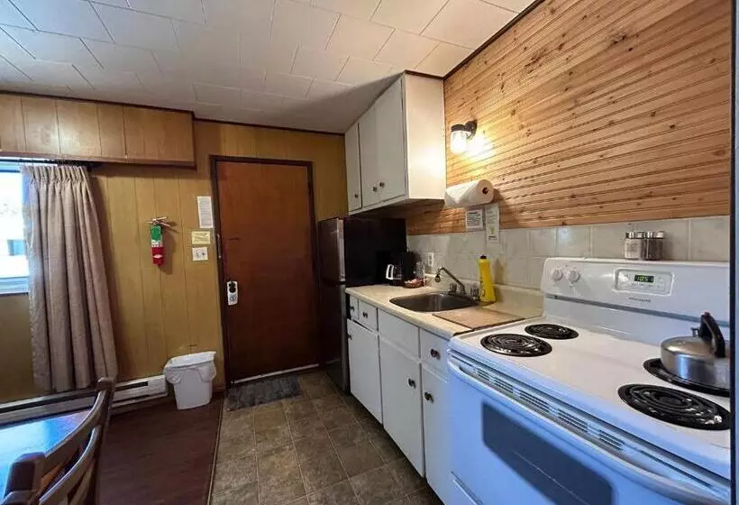 Dolphin Motel