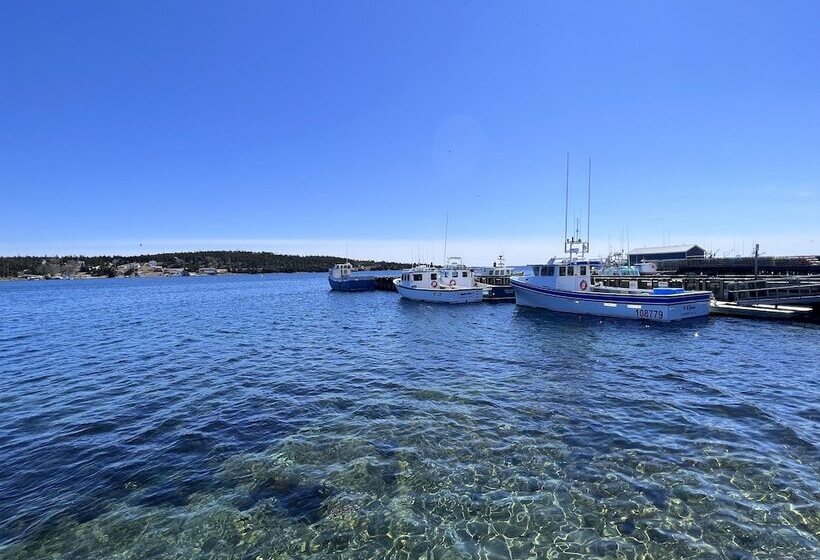 בית מלון כפרי North Star Beach Suites