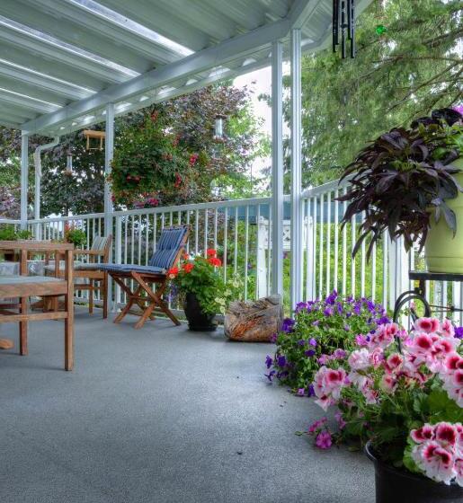 Hummingbird Bed And Breakfast