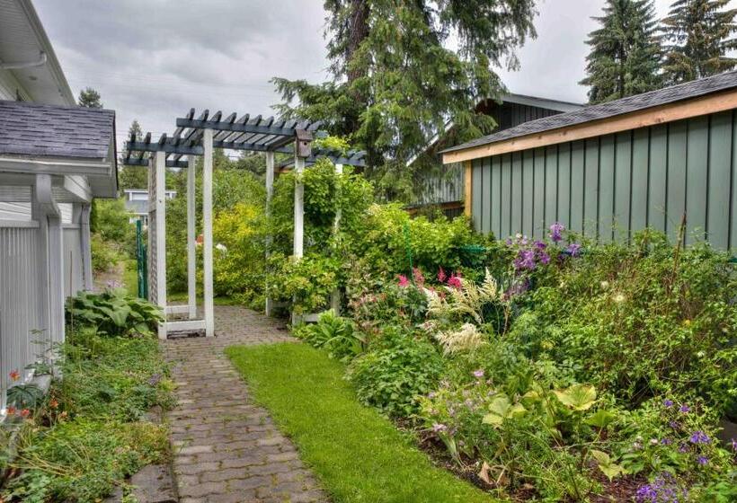 Hummingbird Bed And Breakfast