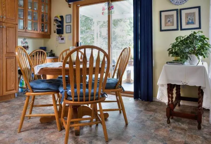 Hummingbird Bed And Breakfast