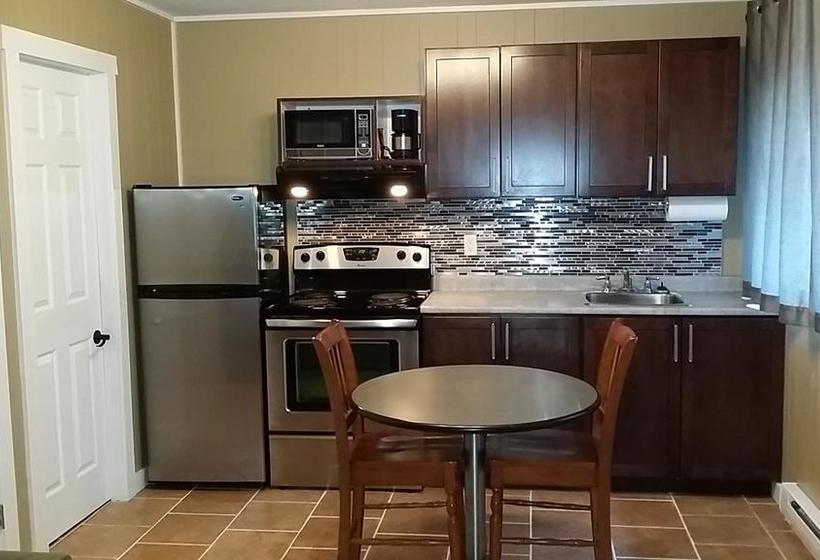 Malahat Bungalows Motel