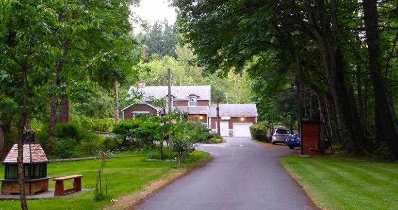 Malahat Bungalows Motel