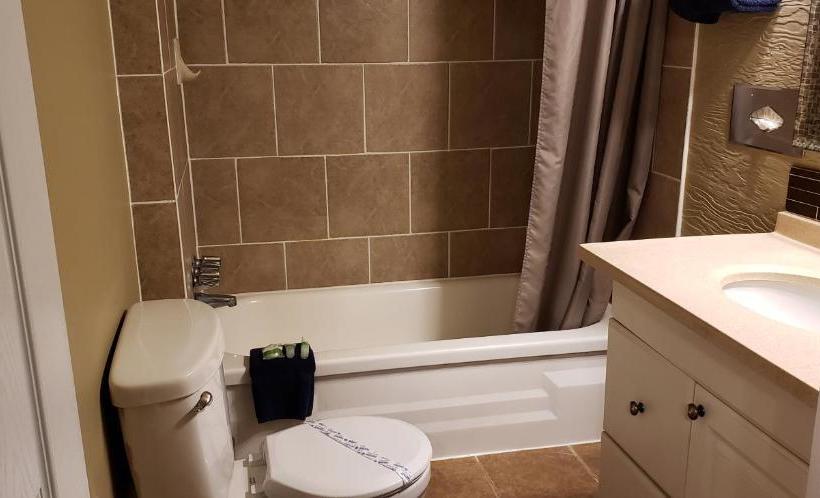 Malahat Bungalows Motel